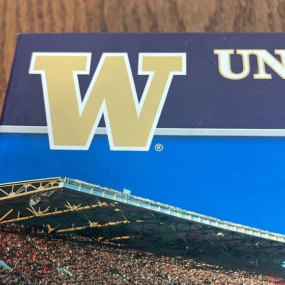 University of Washington, Husky Stadium, Seattle Washington 1000 piece puzzle - Picture 6 of 7